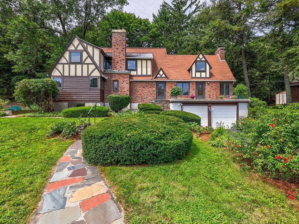 1st image of 6 Old Brook Dr