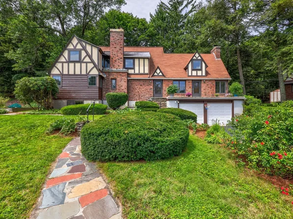 6 Old Brook Dr, Worcester, MA 01609