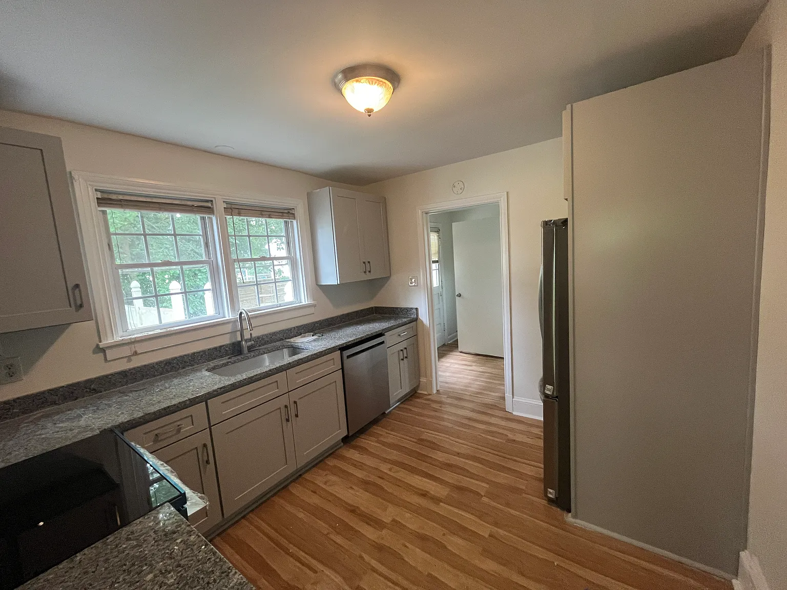 3 bed, 1119 sqft, $2,400 — Photo 4