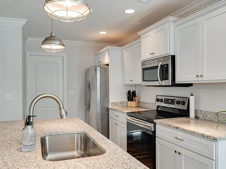 1109 Pond St SE — Photo 11