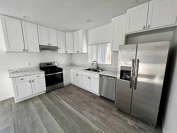 5th image of 592 Berland Way