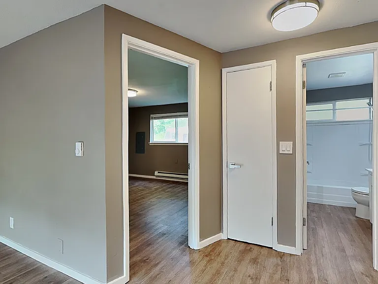 102 Summit Ave N #8 — Photo 14