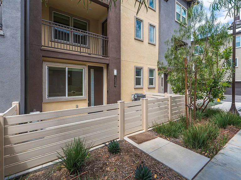 7756 Taylor Ln — Photo 2