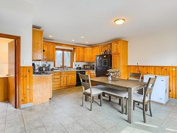2nd image of 431 West St #2