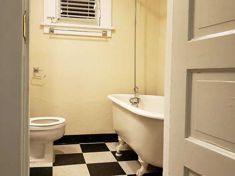 2068 NW Flanders St #8 — Photo 11
