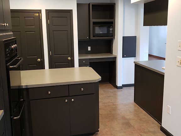 Kitchen breakfast bar