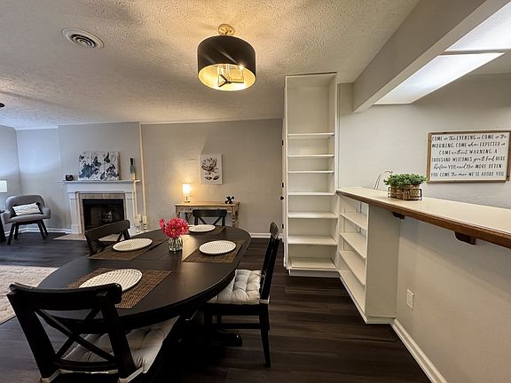 5th image of 317 Village Ln W