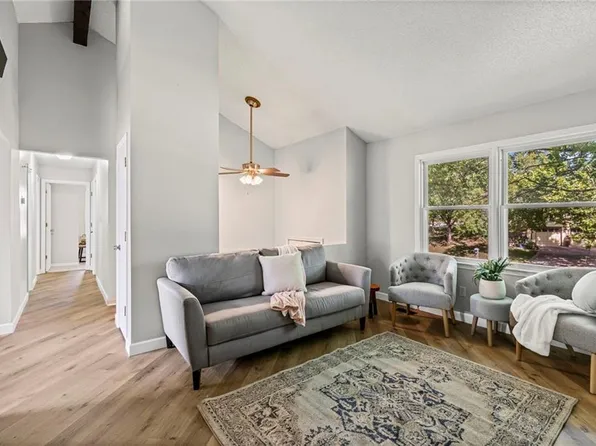 507 Vivian St, Liberty, MO 64068