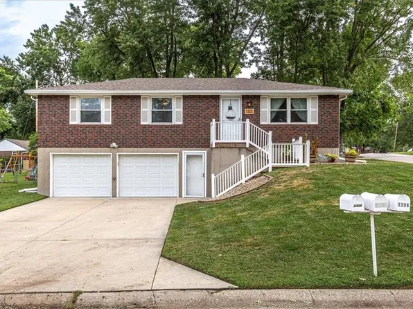 1301 Barford Dr, Liberty, MO 64068