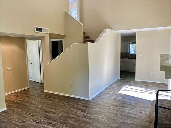 3rd image of 2413 La Casa Dr