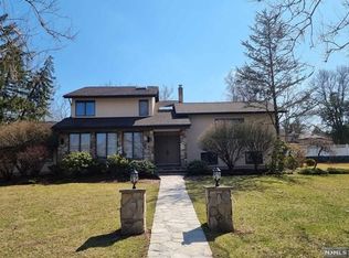 2 Cedar Ct, Closter, NJ 07624