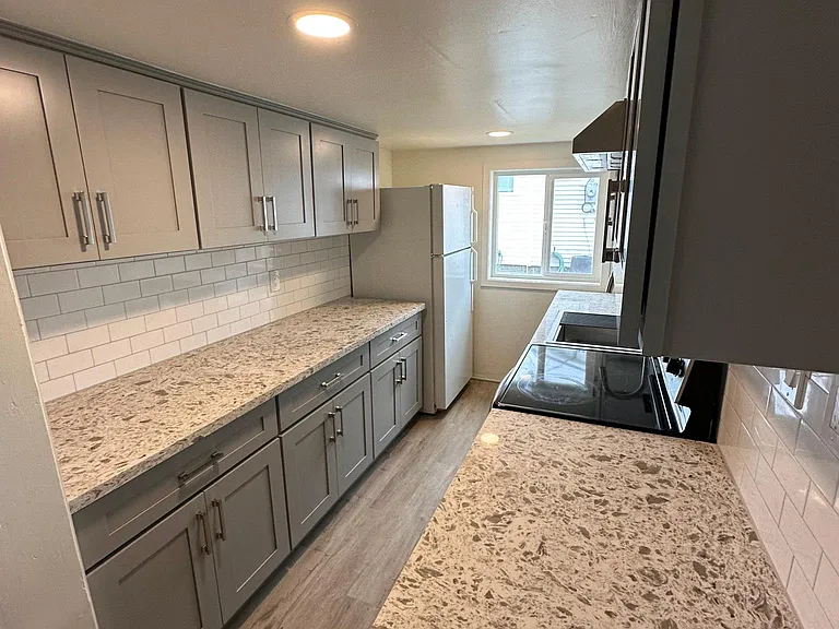 1231 G St — Photo 10