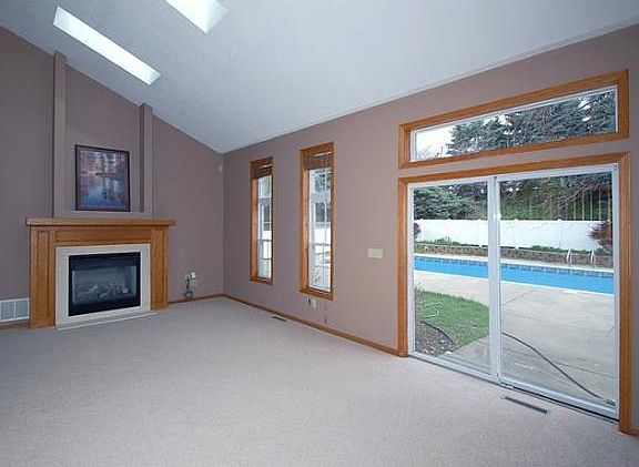 5th image of 8628 Seasons Ct