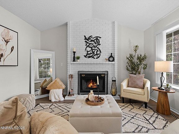 4th image of 1905 E Minaret Cir