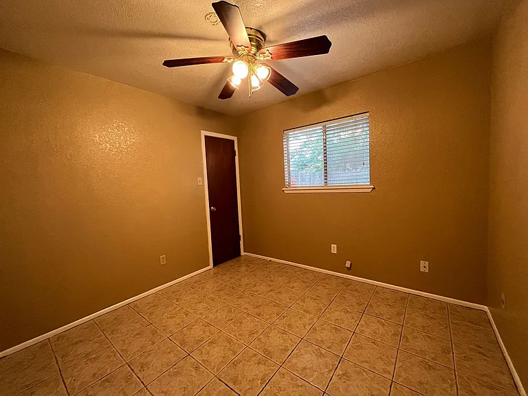 2118 Meadowgrove Dr — Photo 17