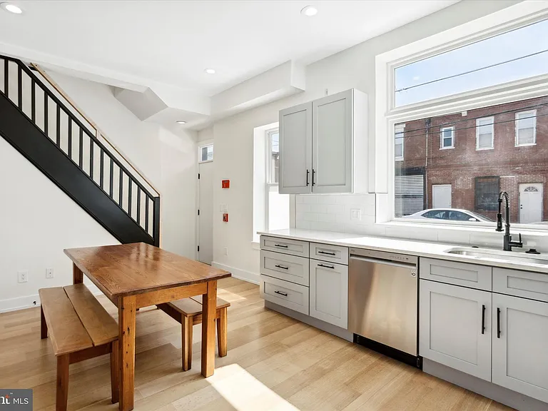 1754 S Chadwick St #1 — Photo 4