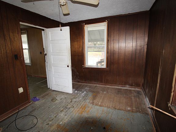 4th image of 2200 Maxwell Ave