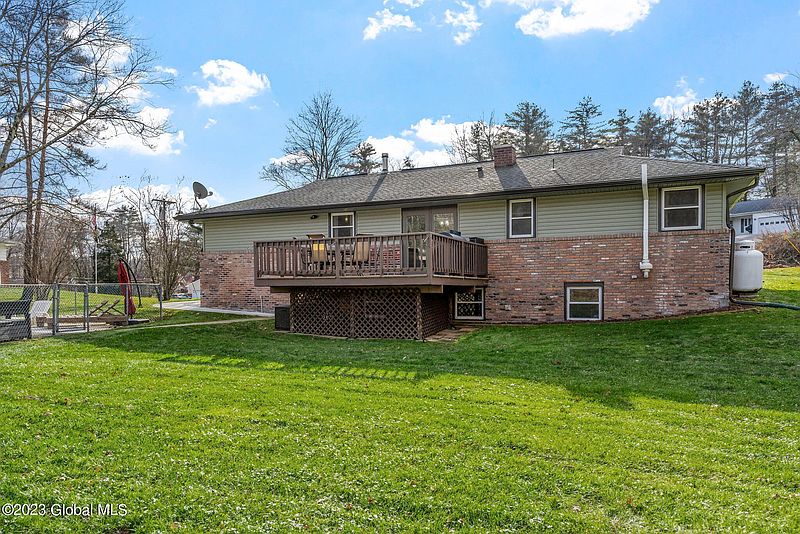 5th image of 7 Tamarac Drive