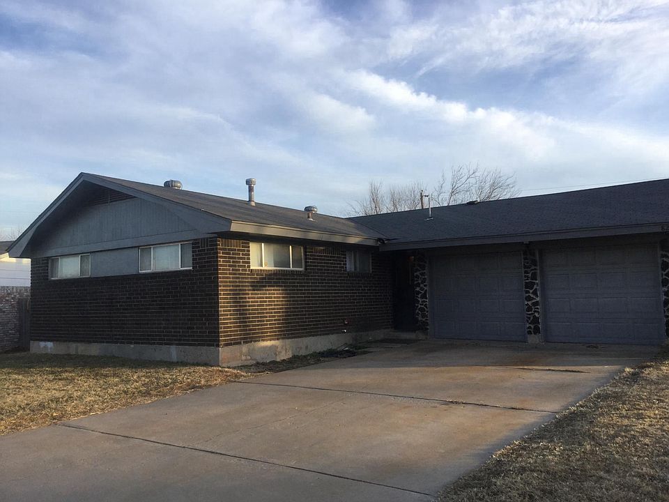 1st image of 821 Spruce Dr