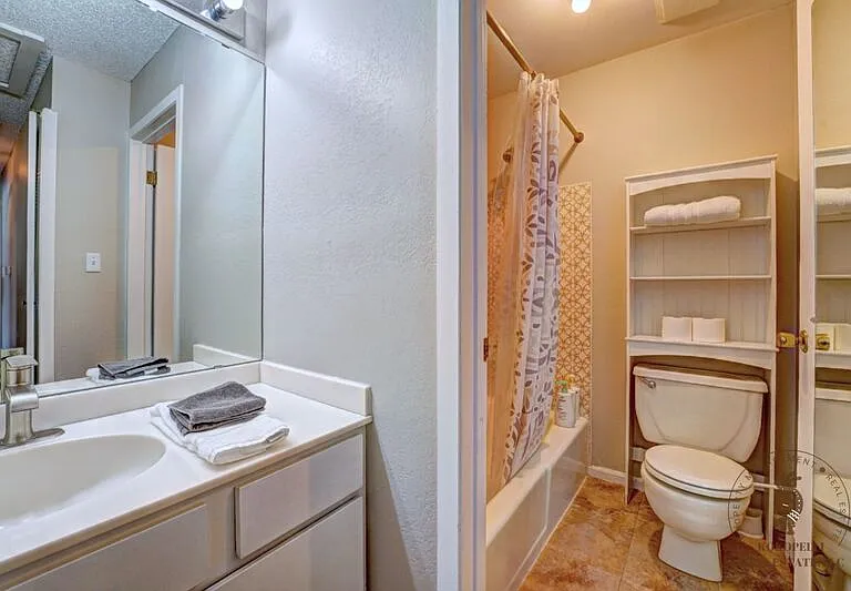 1020 Lakeside Ct #1 — Photo 6