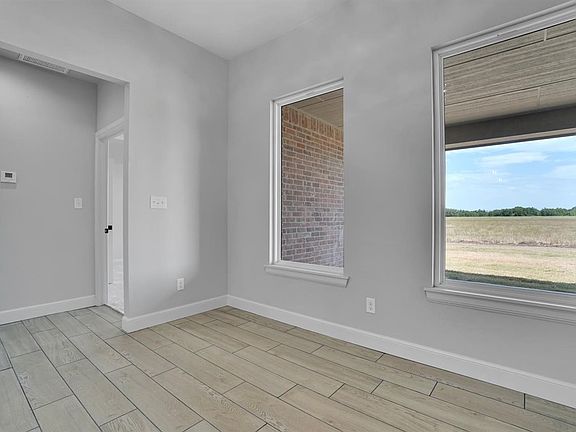 4th image of 4022 NE Shenandoah Dr
