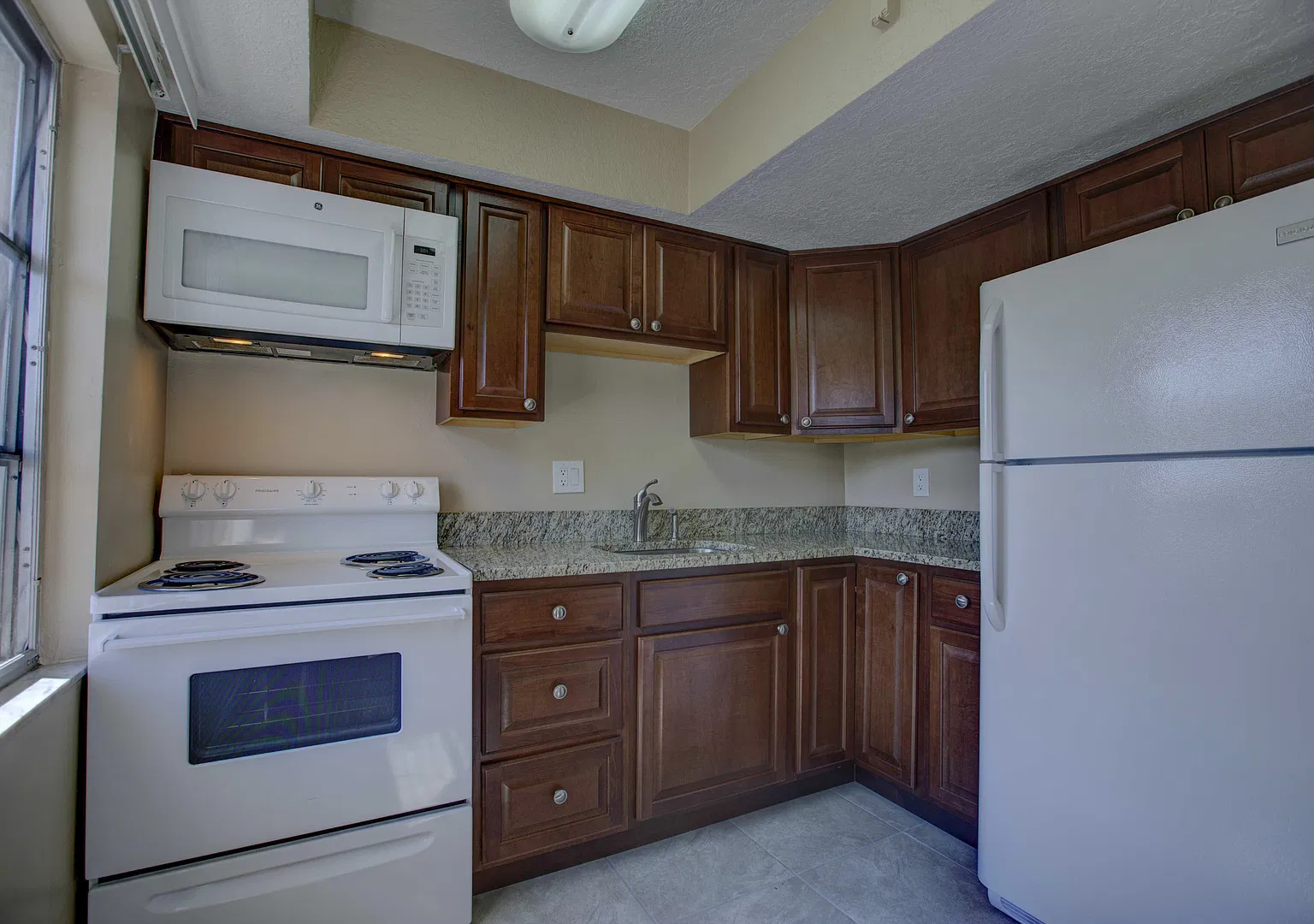 Citadel Apartments of Sarasota — Photo 2
