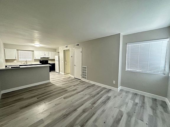 5th image of 1701 N Rancho Dr APT 20