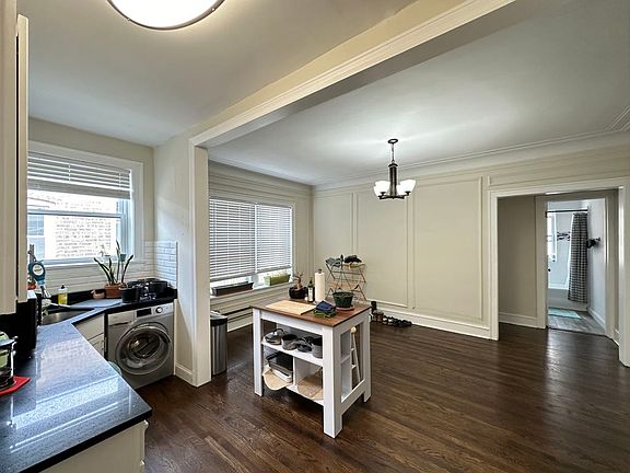 4th image of 327 N Kedzie Ave #4