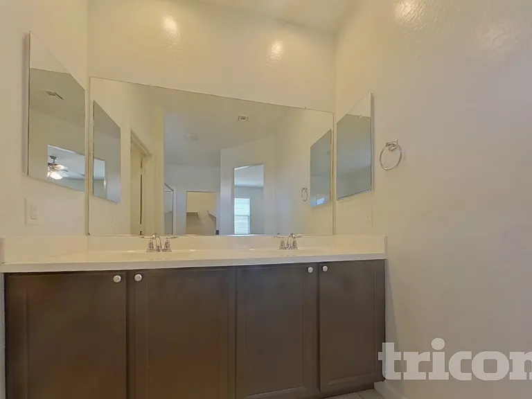 2473 S 235th Dr — Photo 7