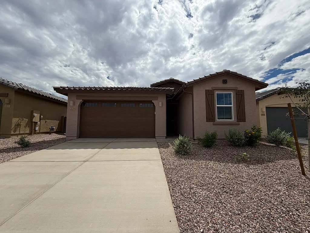 5 bed, 1953 sqft, $2,350 — Photo 3