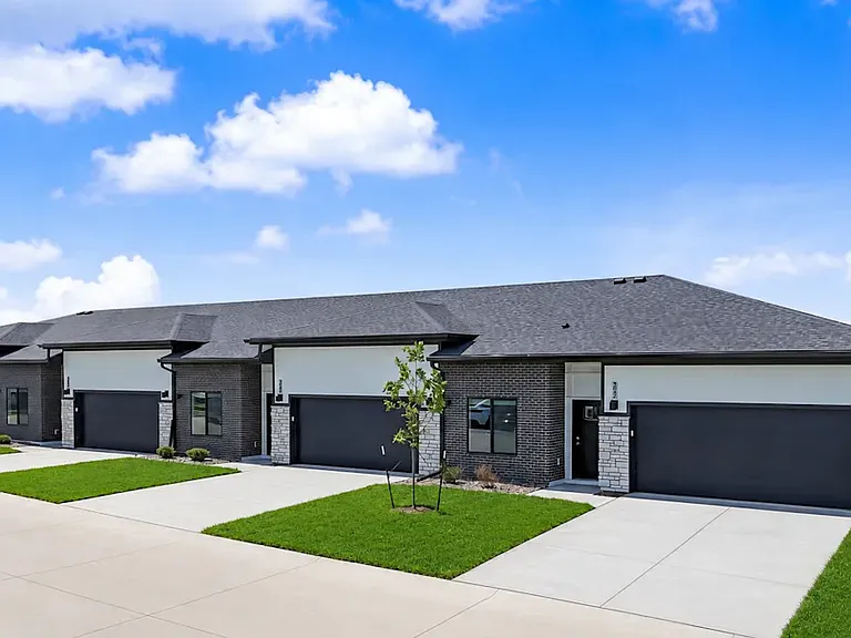 1845 Callaway Ln — Photo 1