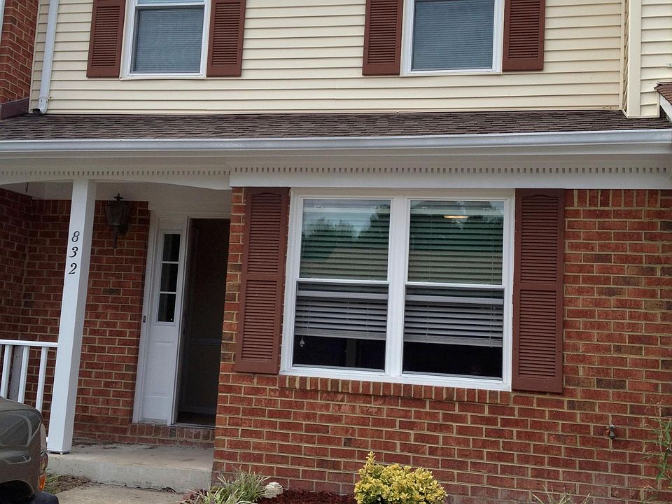 1st image of 832 Sommerville Cres