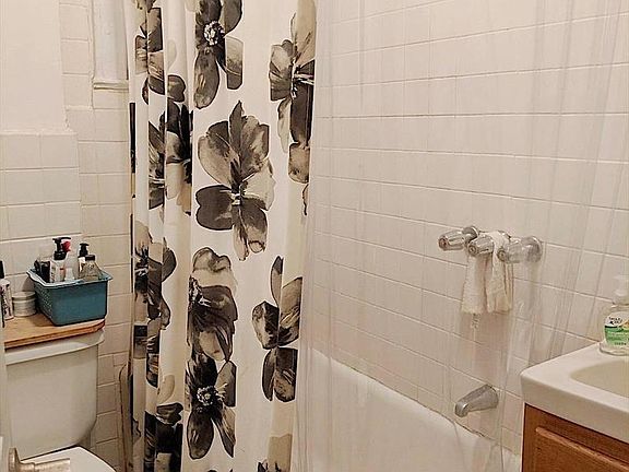 5th image of 2622 18th St APT 2F