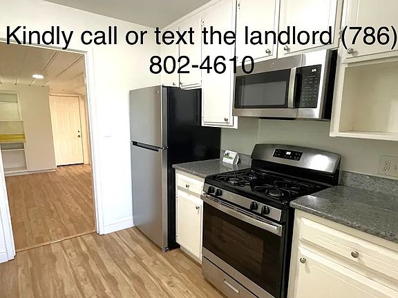 3rd image of 3094 Yellowstone Ln
