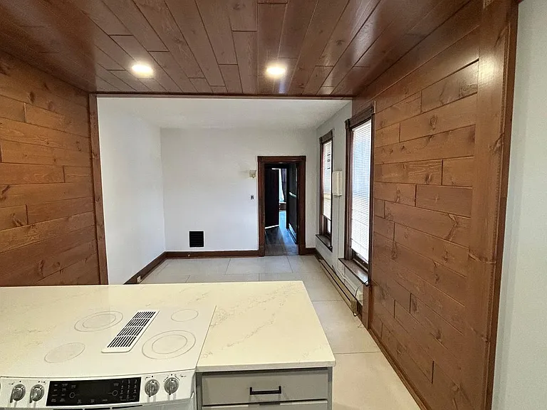 109 Boas St #2 — Photo 8