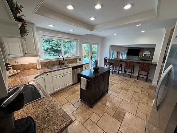 5th image of 523 Zephyr Cir