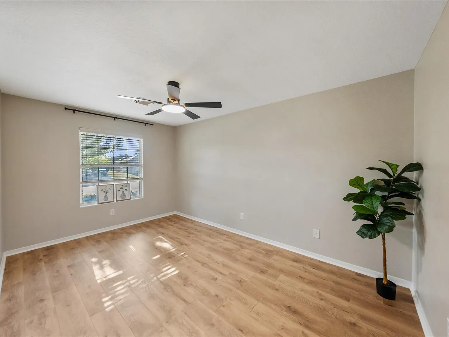 3 bed, 2.0 bath, 1577 sqft, $2,000 — Photo 4