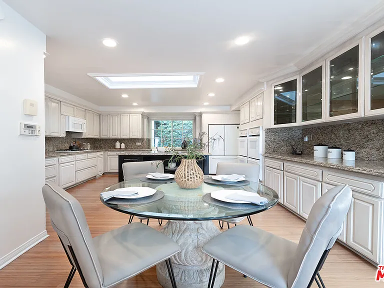 1148 Coldwater Canyon Dr — Photo 20