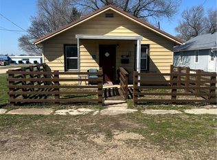 417 S Oak St, Versailles, MO 65084