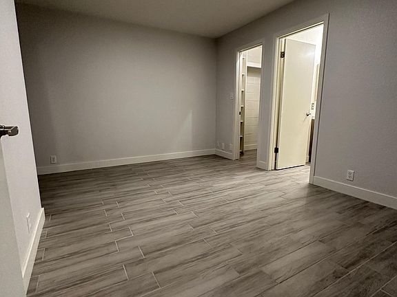 5th image of 310 W Pontiac Dr Unit 4