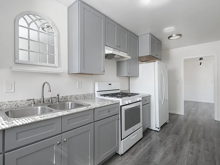 119 S Lotus Ave #119 — Photo 5