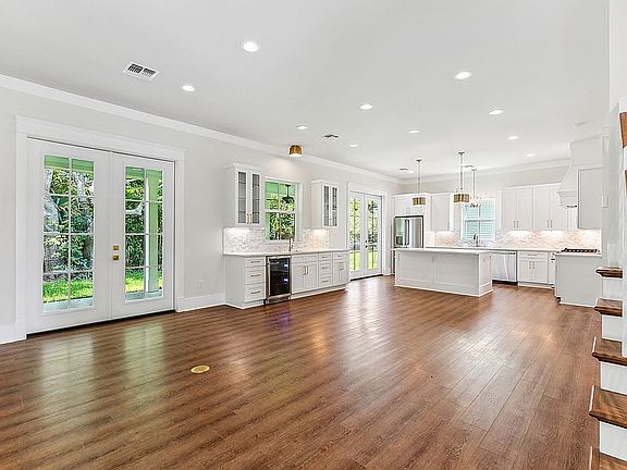 5th image of 347 Saint George St