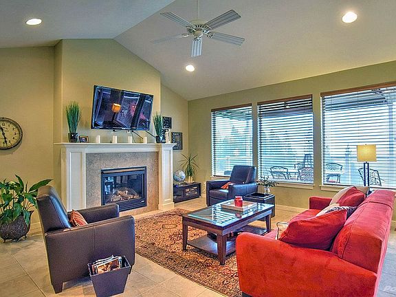 004_Living Room