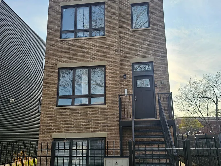 184 N Lamon Ave #2 — Photo 1