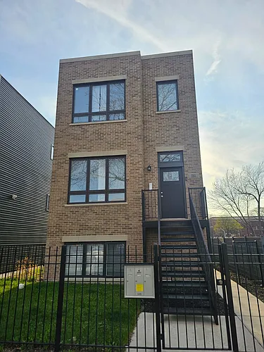 184 N Lamon Ave #2 Photo 1