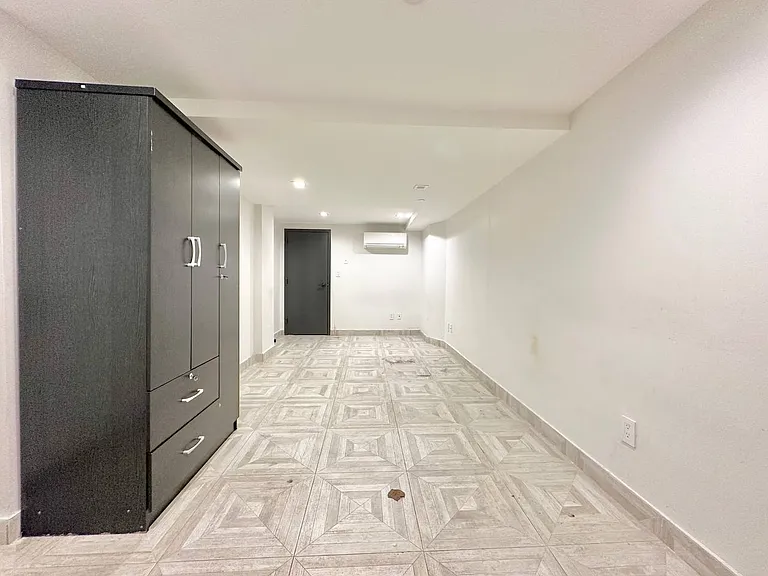 961 Seneca Ave #1F — Photo 8