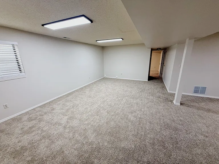 8061 Scarborough Dr — Photo 42
