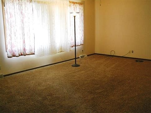 3rd image of 404 W Oak St