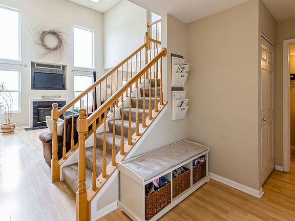 3rd image of 203 Ainsley Dr