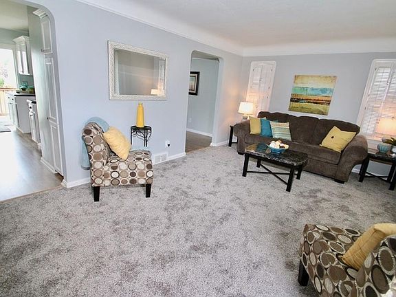 3rd image of 8012 Pelham Dr